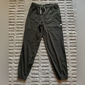 Vuori Miles Jogger in Oregano Size XS